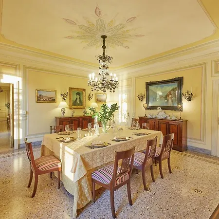 Torno Villa Sleeps 16 With Pool Air Con And Wifi *