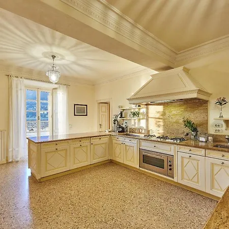 Torno Villa Sleeps 16 With Pool Air Con And Wifi 토르노