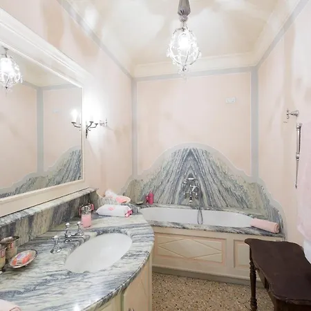 Torno Villa Sleeps 16 With Pool Air Con And Wifi *