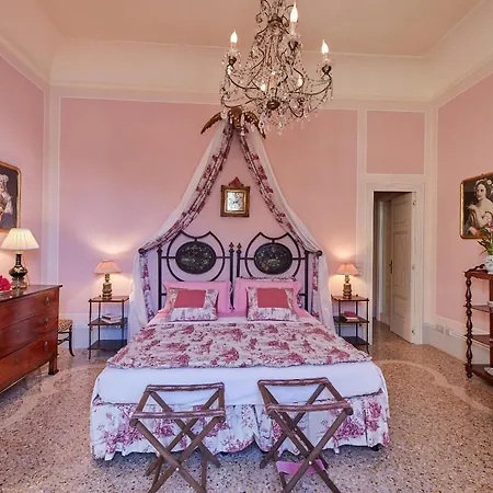 빌라 Torno Villa Sleeps 16 With Pool Air Con And Wifi 토르노