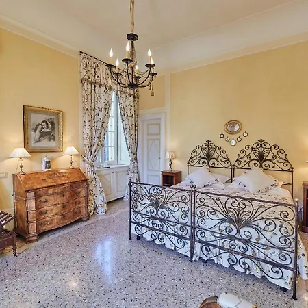 Torno Villa Sleeps 16 With Pool Air Con And Wifi Villa