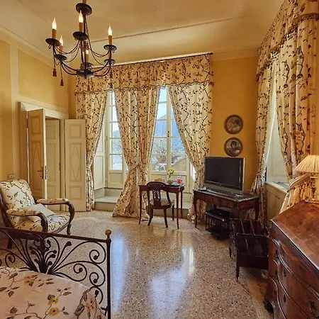 Torno Villa Sleeps 16 With Pool Air Con And Wifi Torno