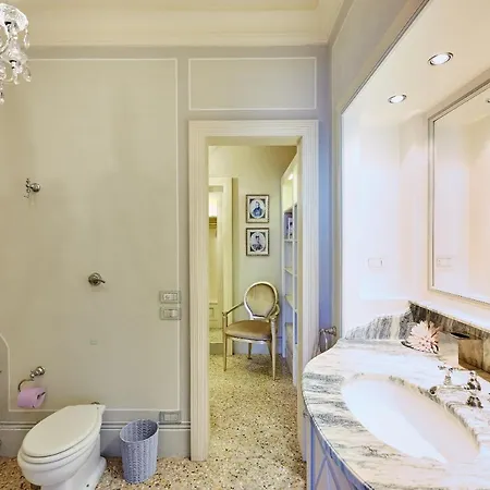 Torno Villa Sleeps 16 With Pool Air Con And Wifi Torno
