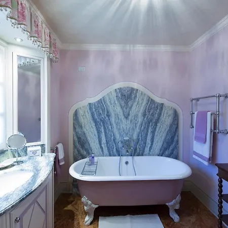 Torno Villa Sleeps 16 With Pool Air Con And Wifi Villa